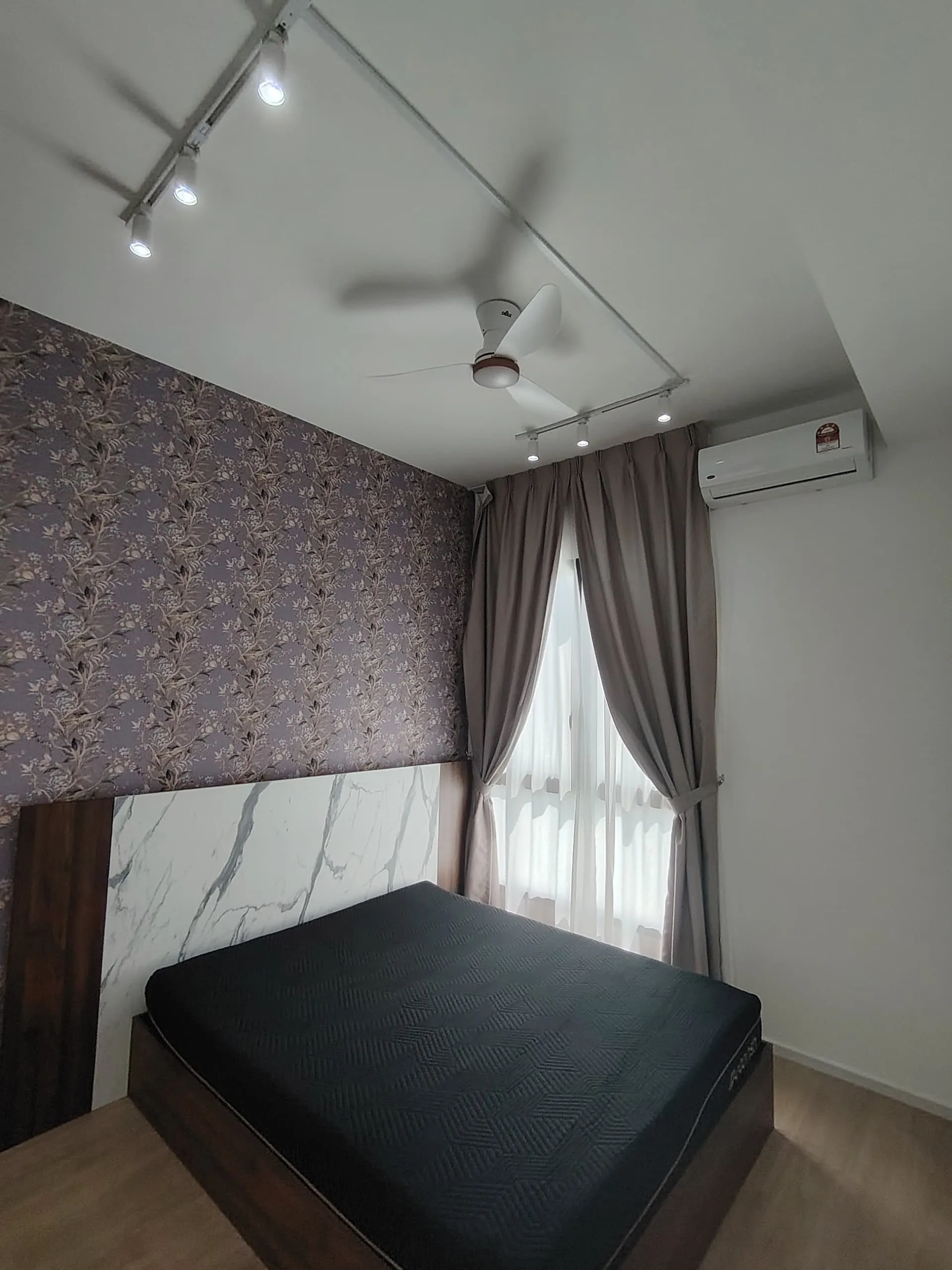 Laurel Residence unit property photo 3