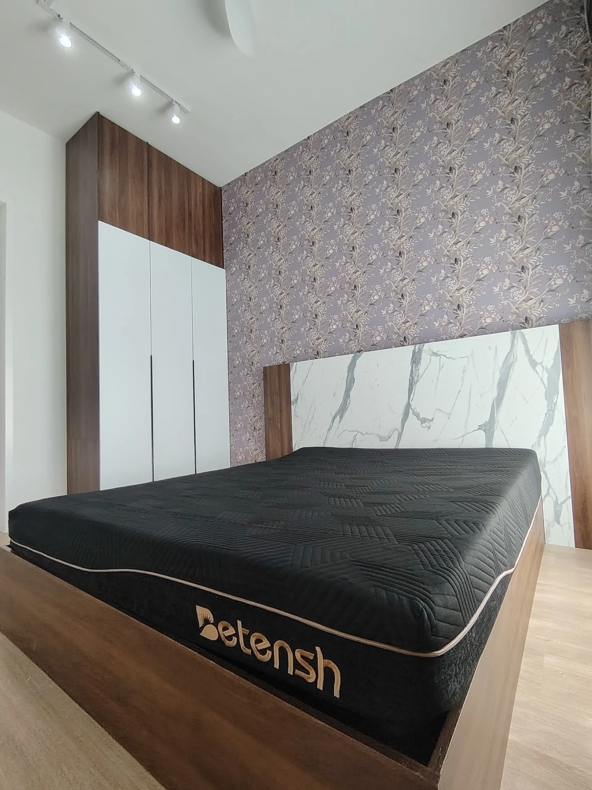 Laurel Residence unit property photo 5