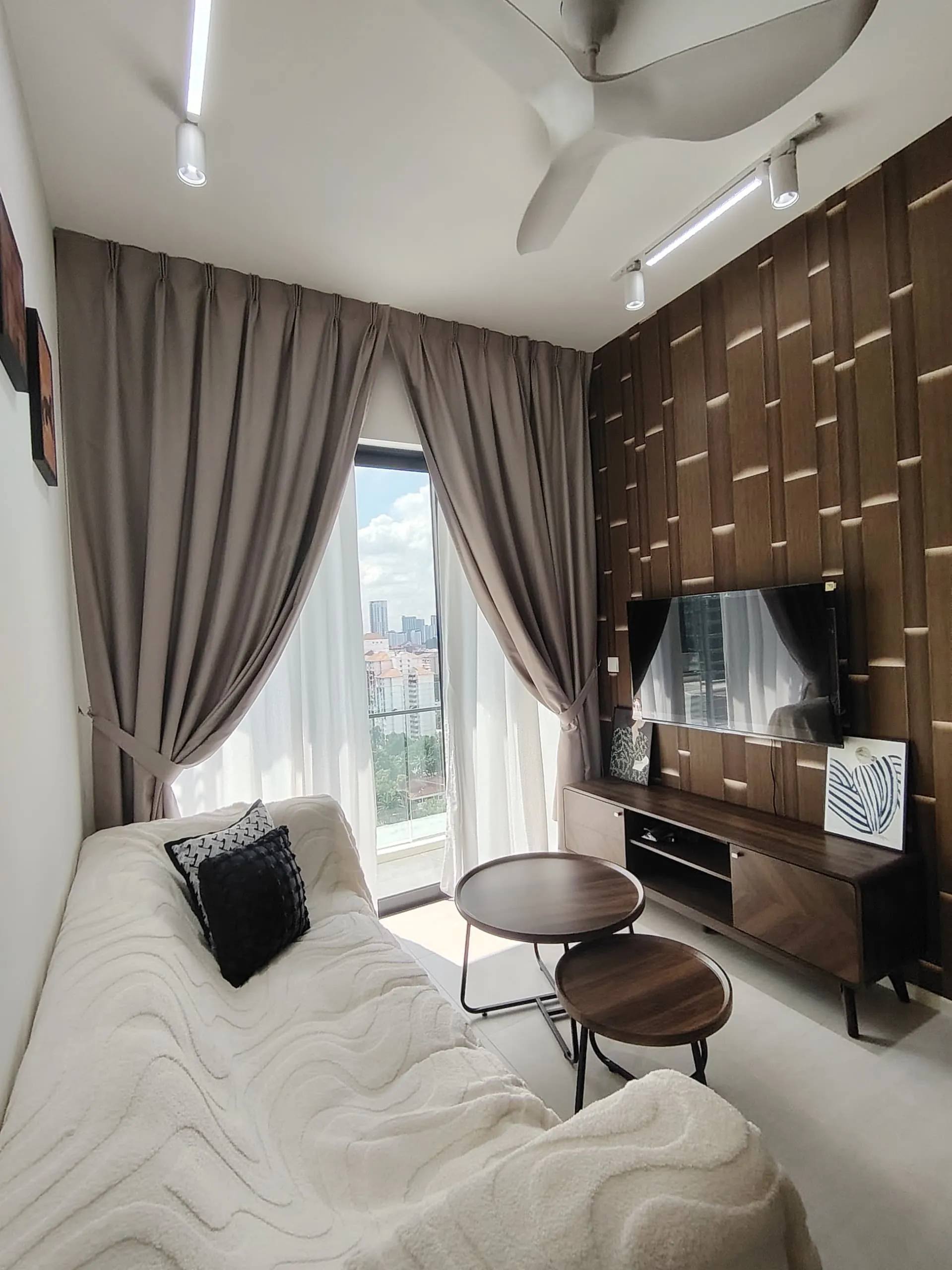 Laurel Residence unit property photo 8