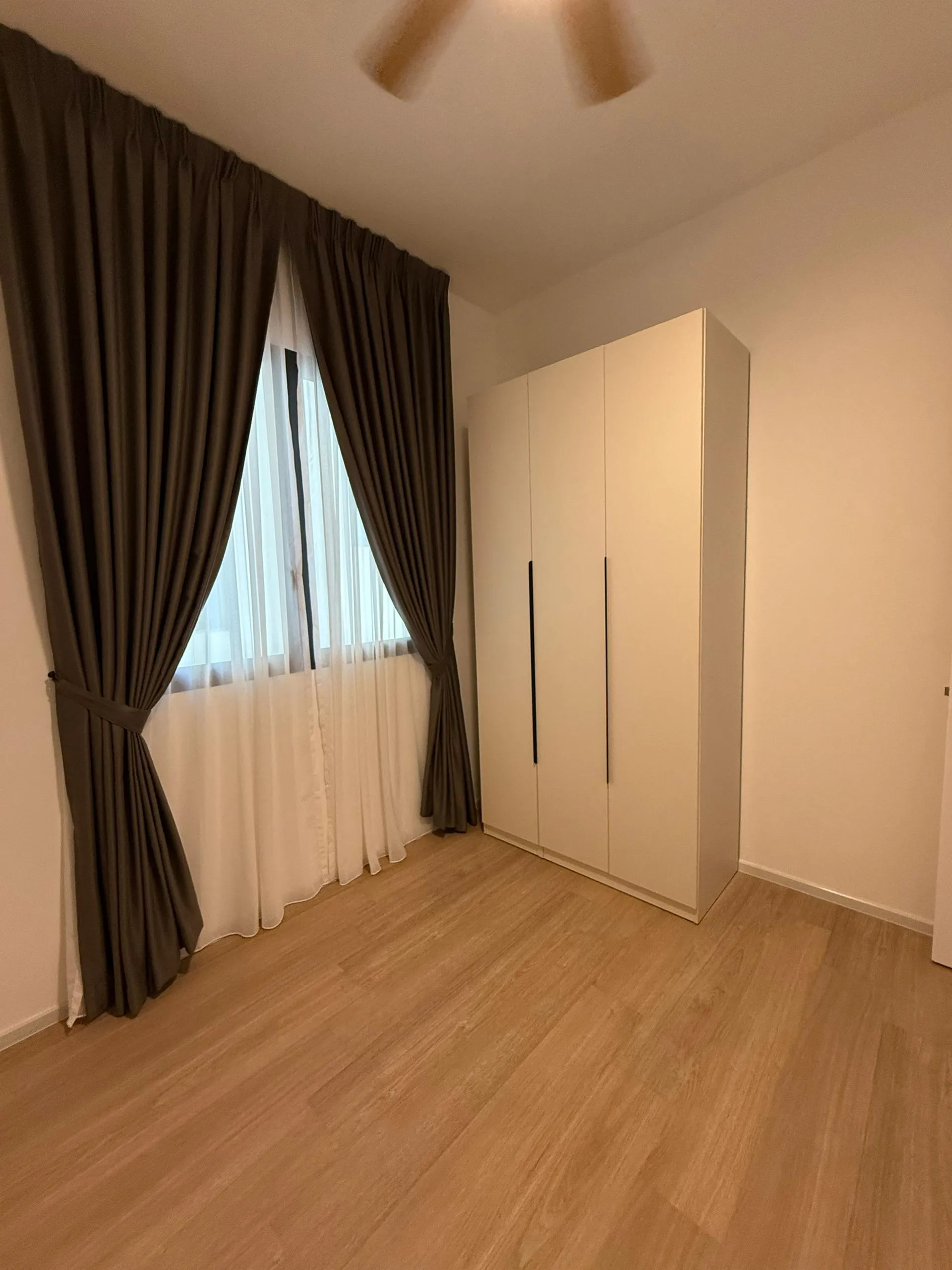 Laurel Residence unit property photo 5