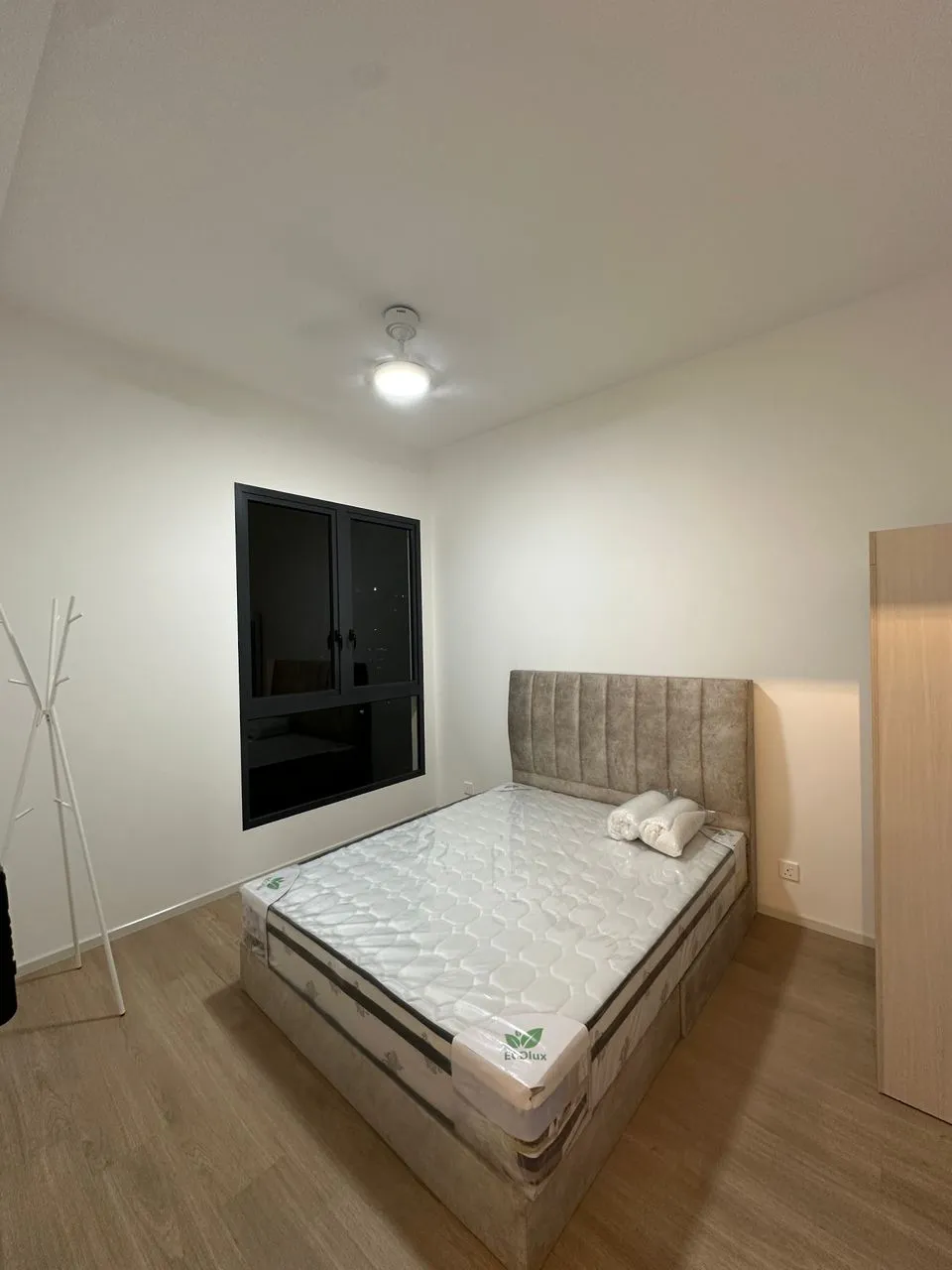 Laurel Residence unit property photo 2