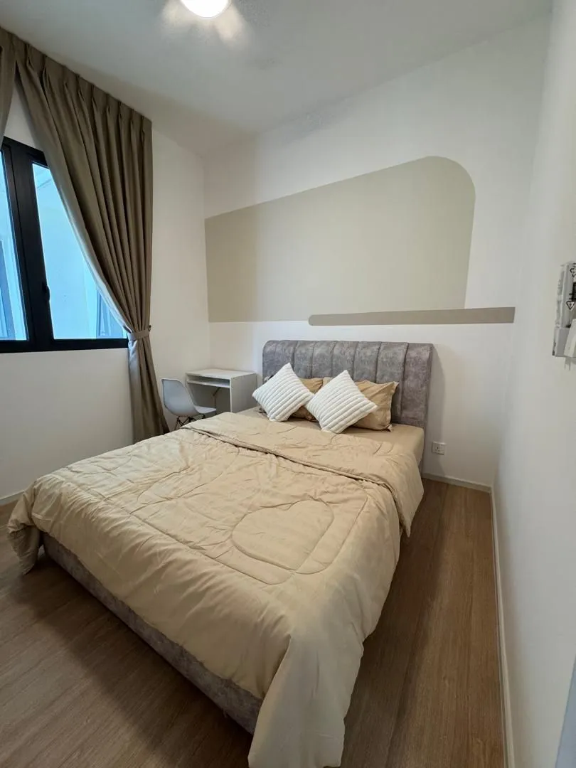 Laurel Residence unit property photo 8