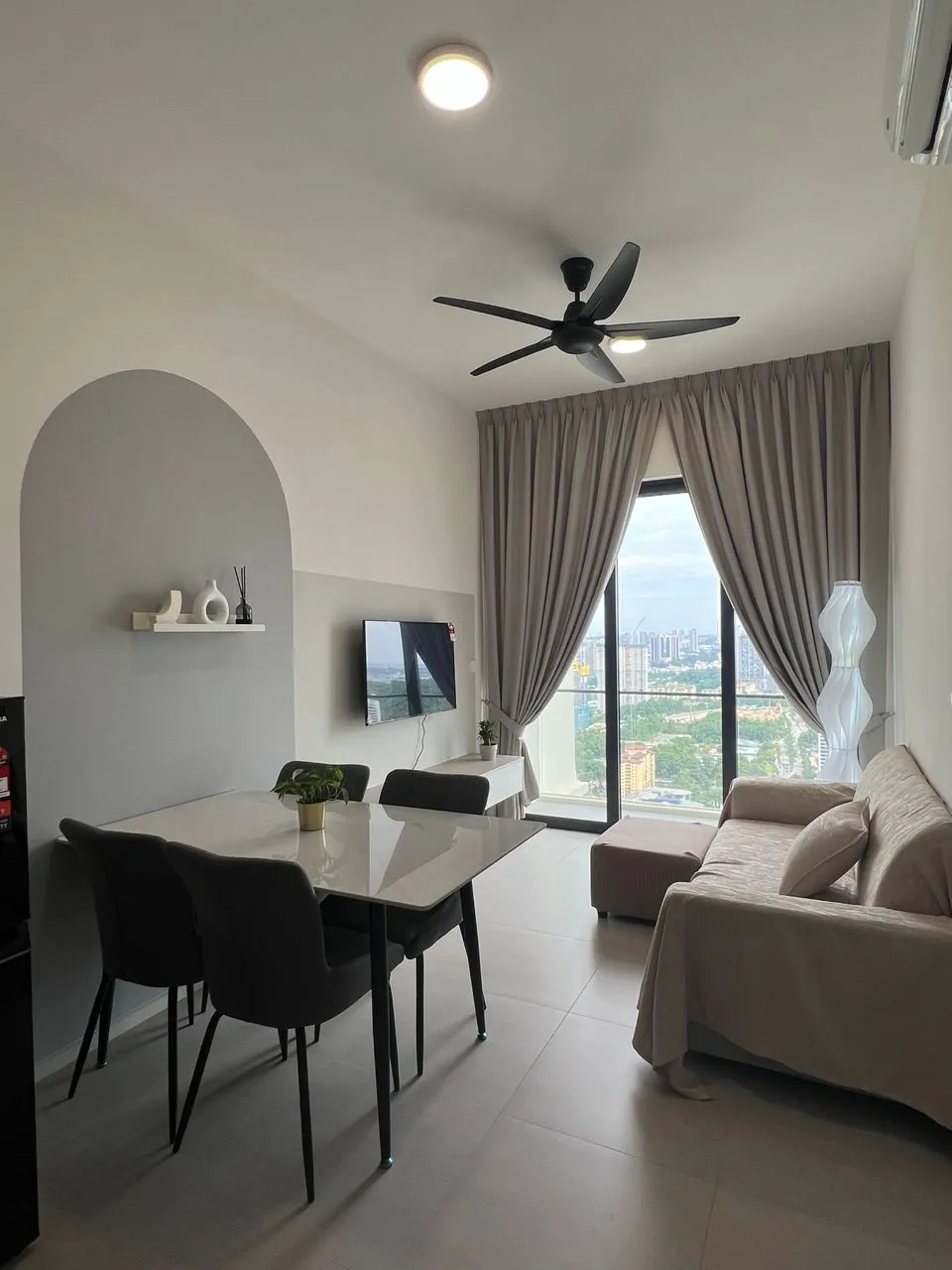 Laurel Residence unit property photo 1