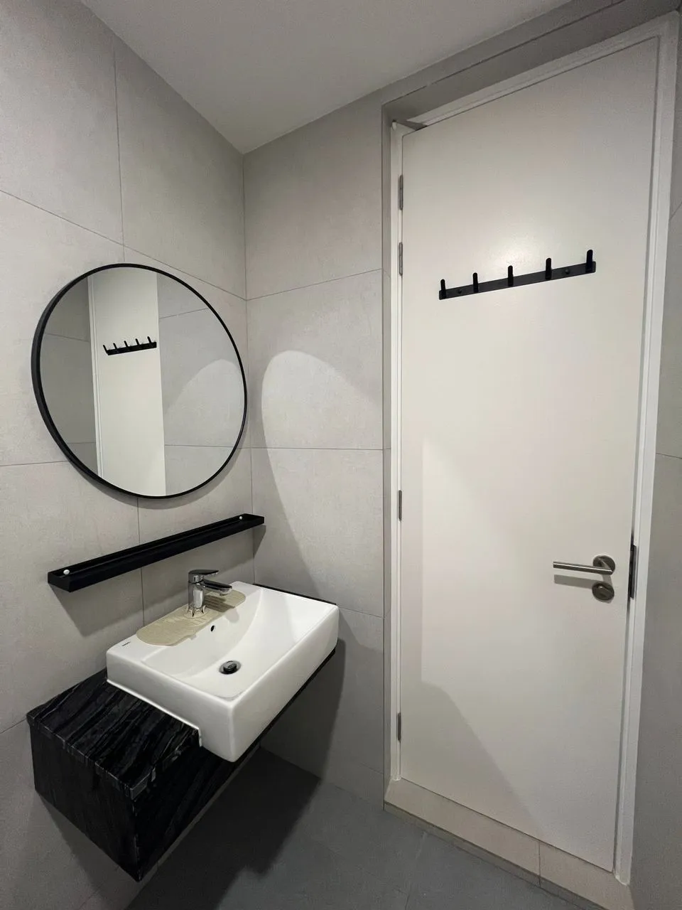 Laurel Residence unit property photo 4