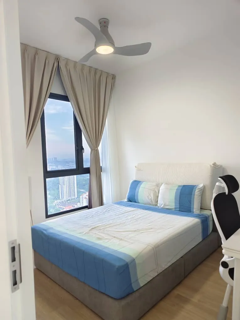 Laurel Residence unit property photo 3