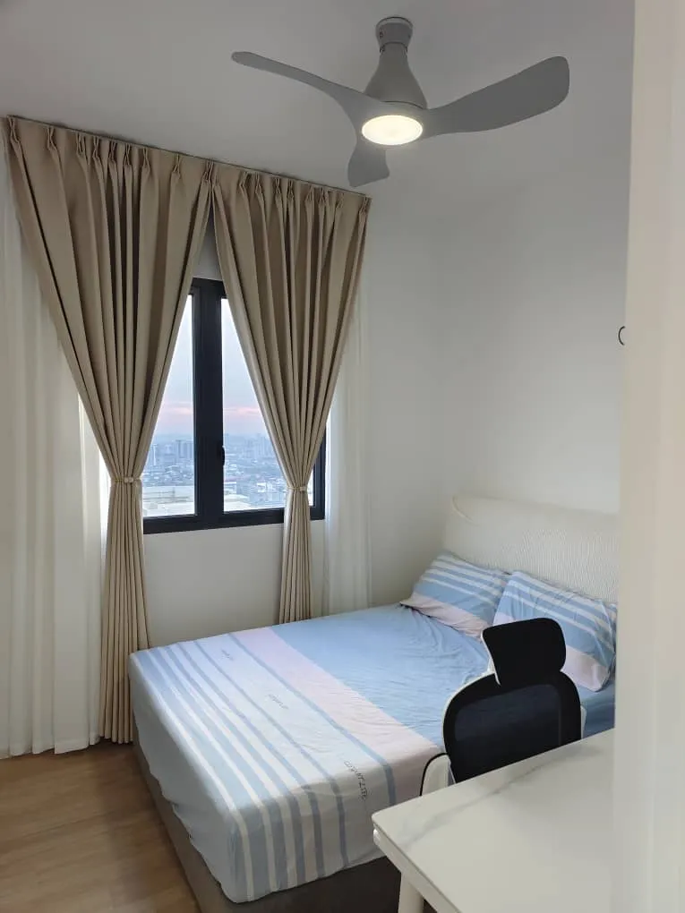 Laurel Residence unit property photo 5