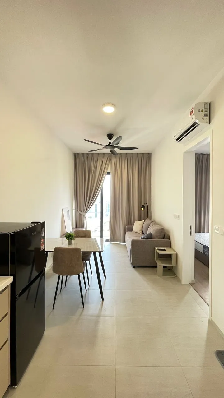 Laurel Residence unit property photo 11
