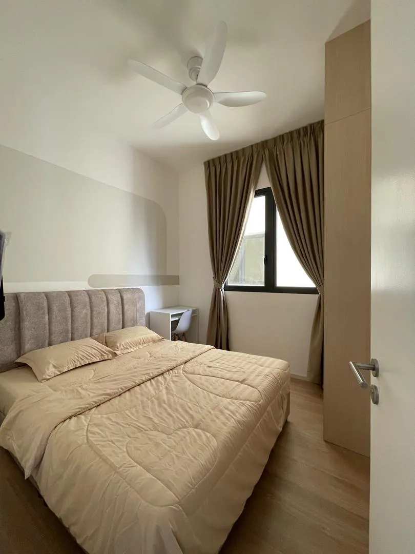 Laurel Residence unit property photo 6