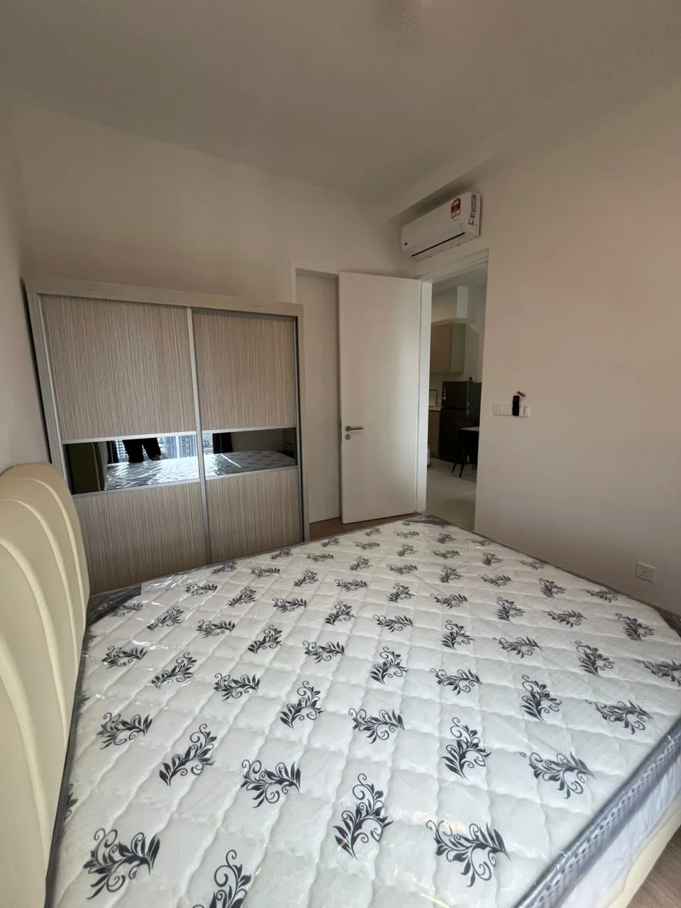 Laurel Residence unit property photo 7