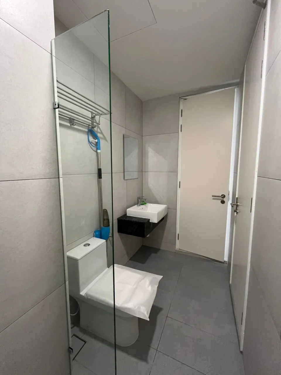 Laurel Residence unit property photo 9