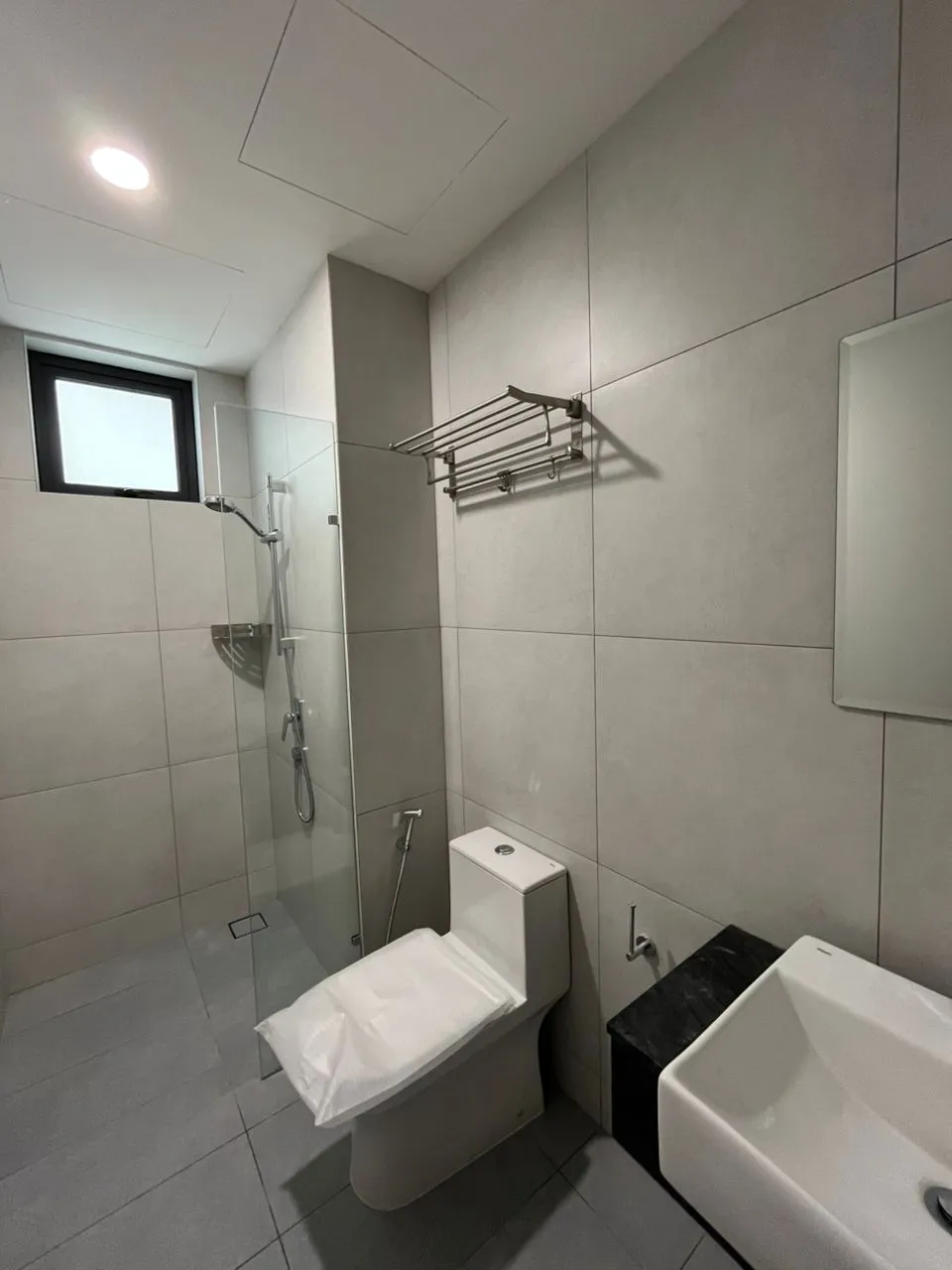 Laurel Residence unit property photo 10