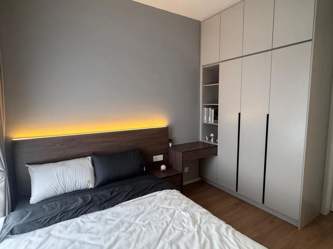 Laurel Residence unit property photo 2