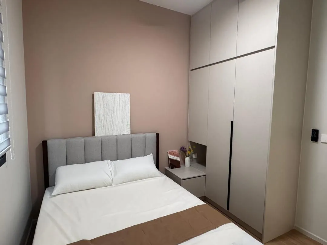 Laurel Residence unit property photo 3