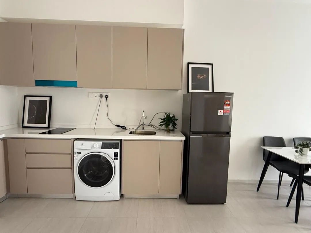 Laurel Residence unit property photo 2