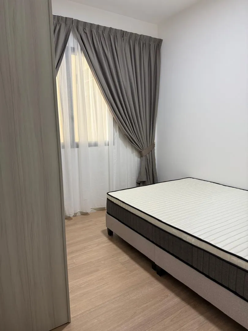 Laurel Residence unit property photo 4