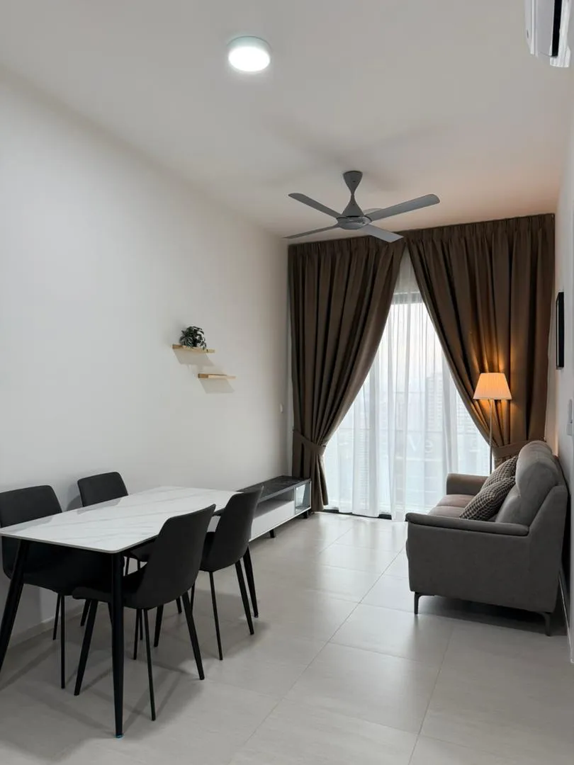 Laurel Residence unit property photo 8
