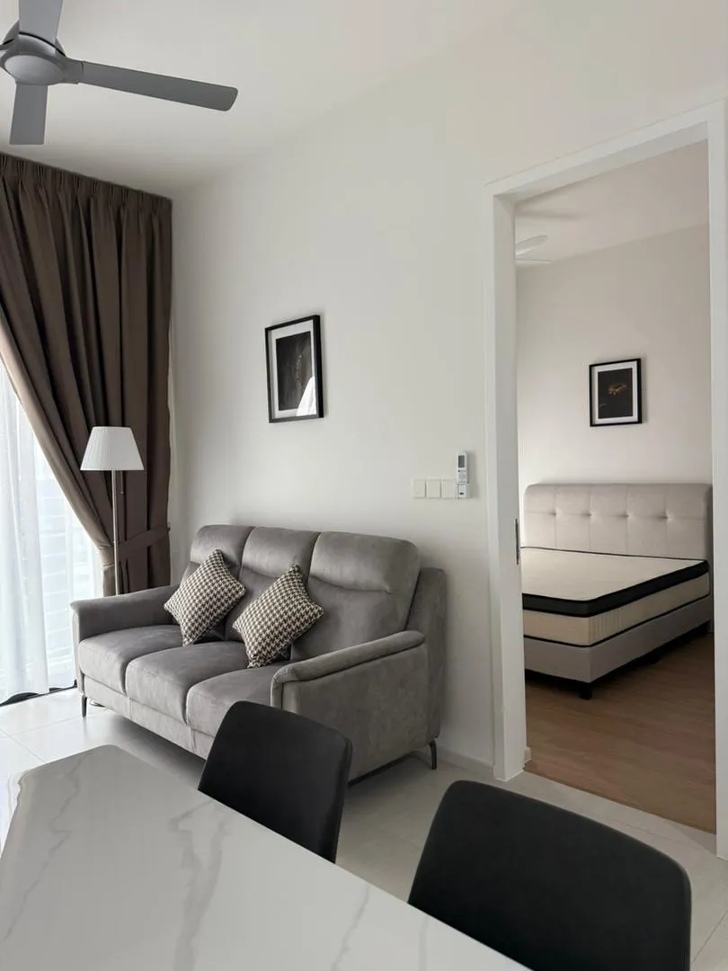 Laurel Residence unit property photo 9