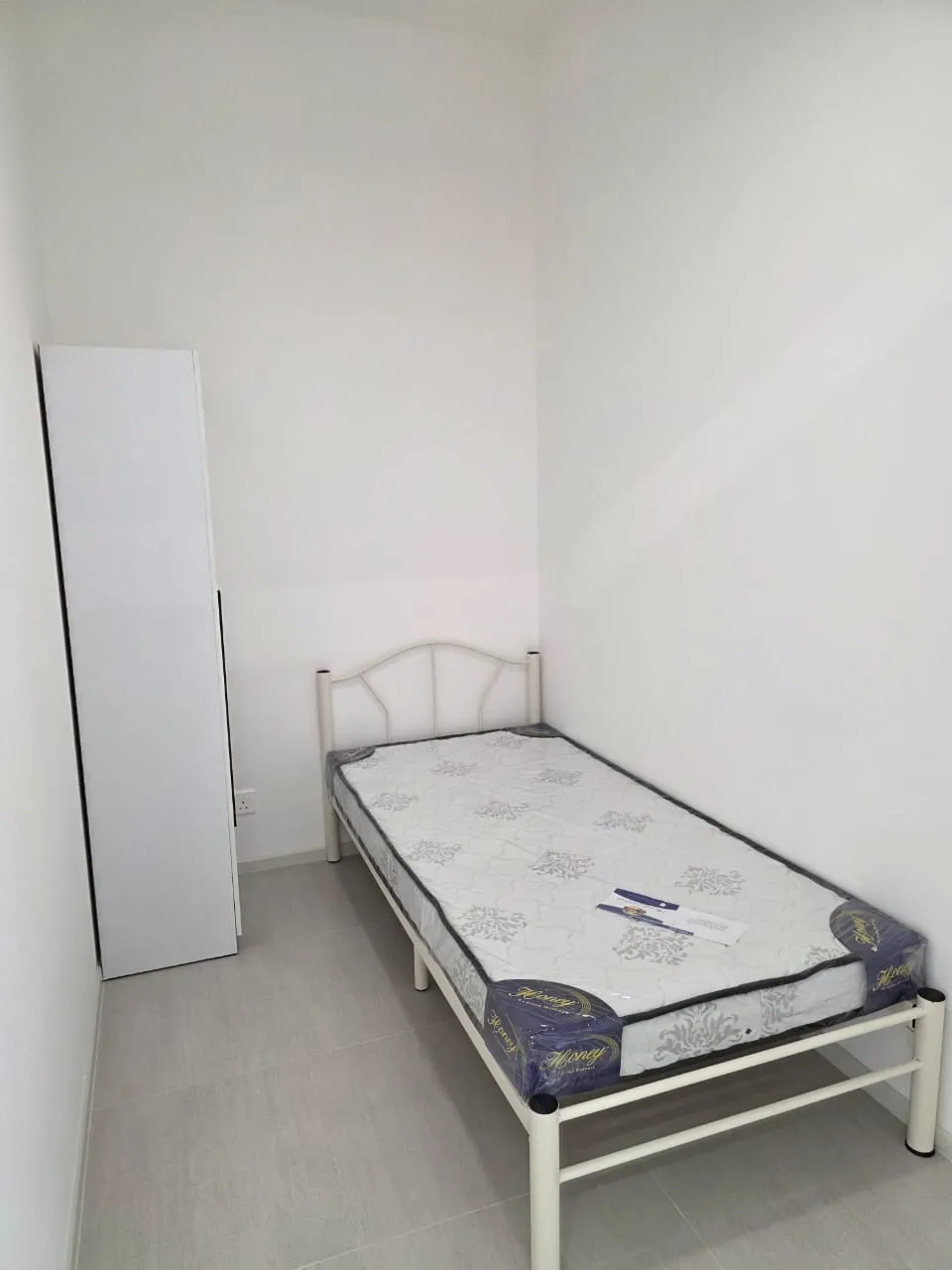 Laurel Residence unit property photo 2