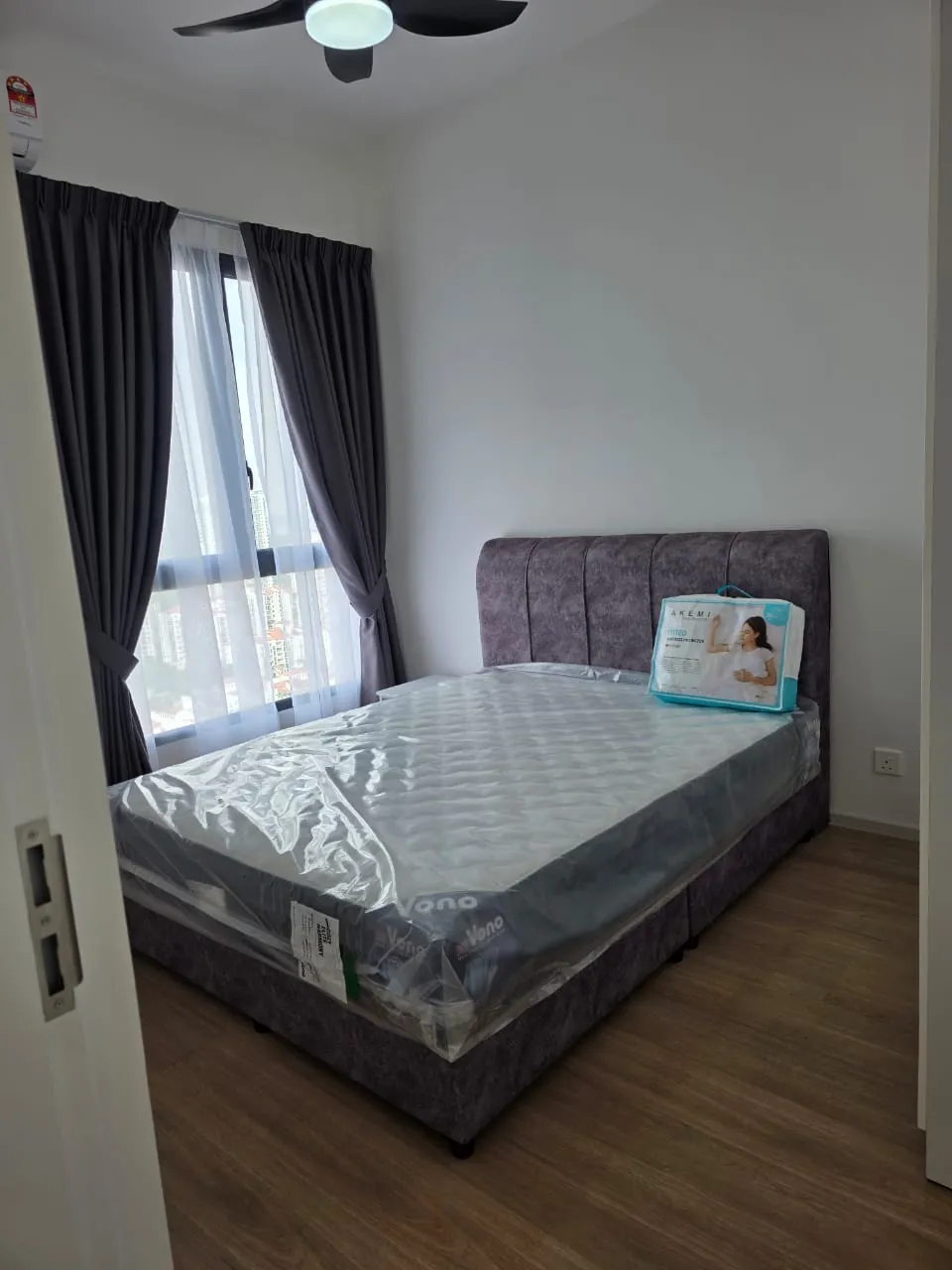 Laurel Residence unit property photo 3