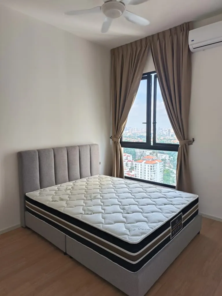 Laurel Residence unit property photo 3