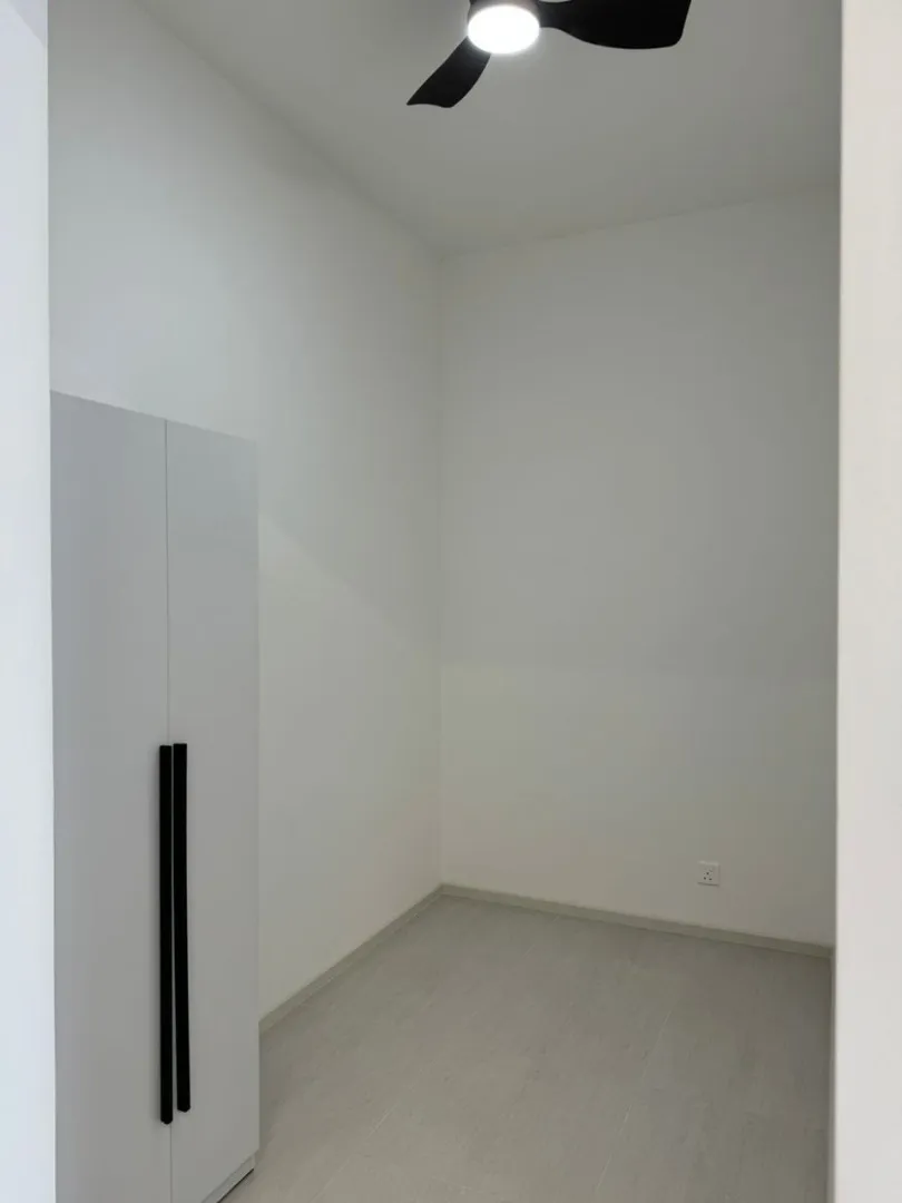 Laurel Residence unit property photo 7