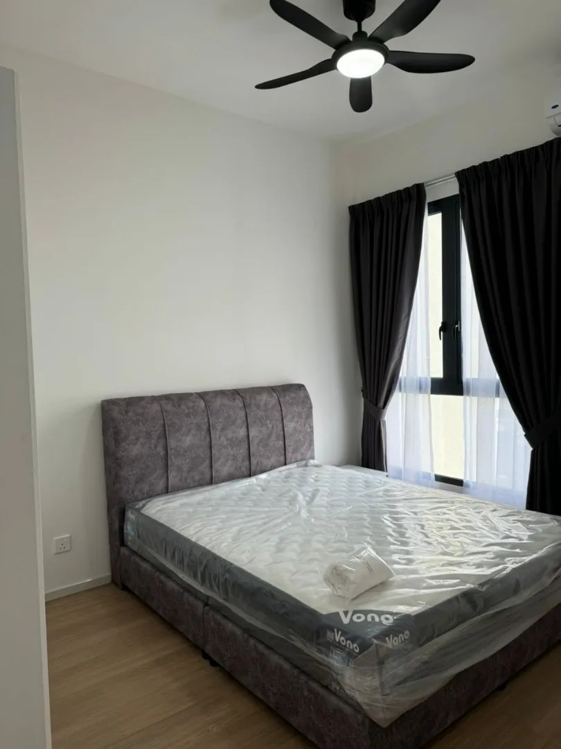 Laurel Residence unit property photo 8