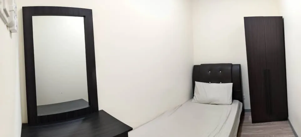 Laurel Residence unit property photo 4