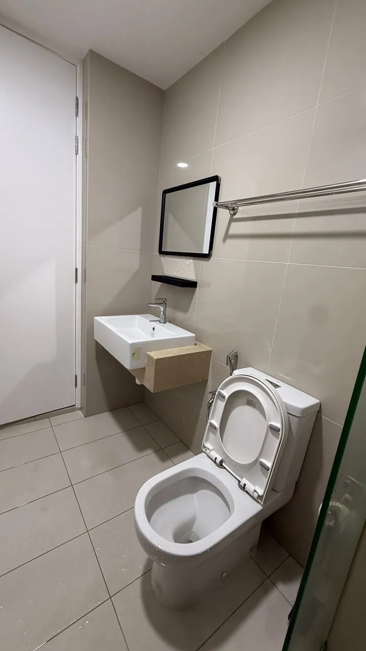 Laurel Residence unit property photo 7