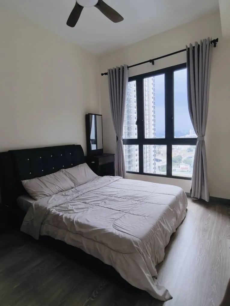Laurel Residence unit property photo 11