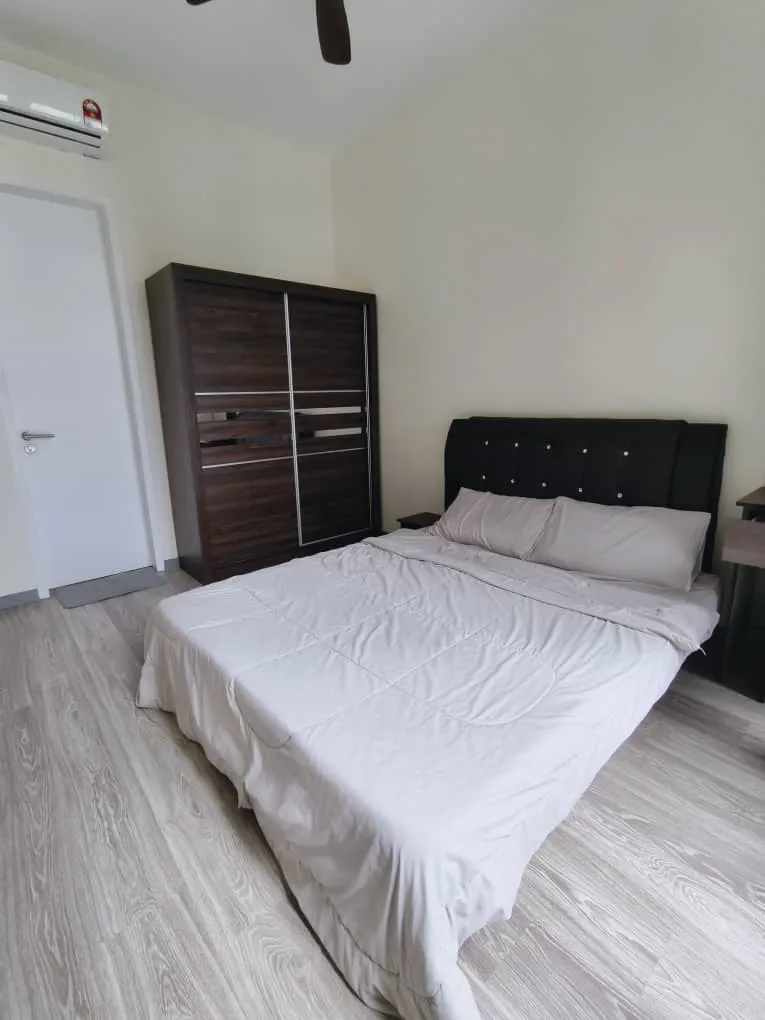 Laurel Residence unit property photo 13