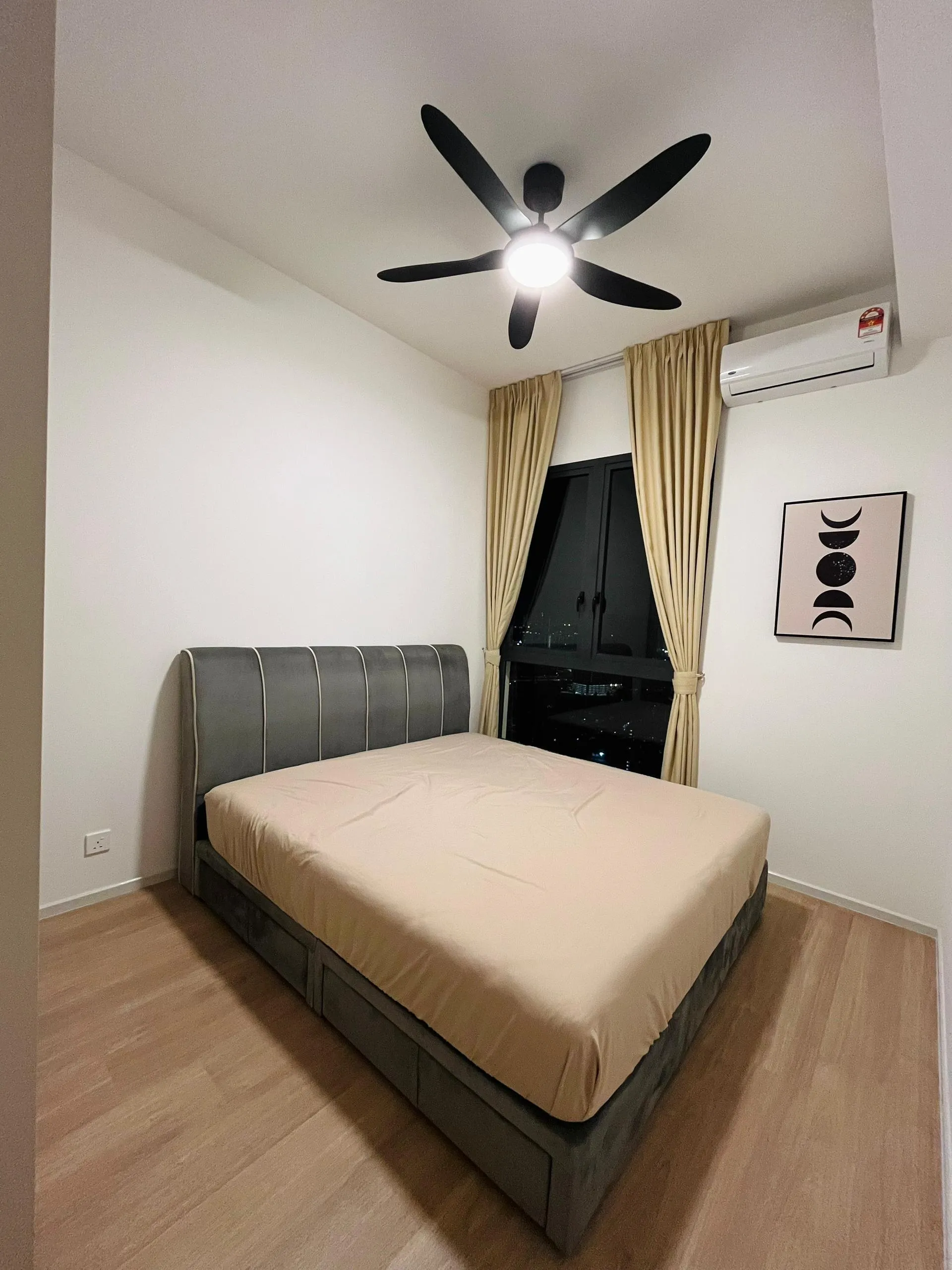 Laurel Residence unit property photo 2