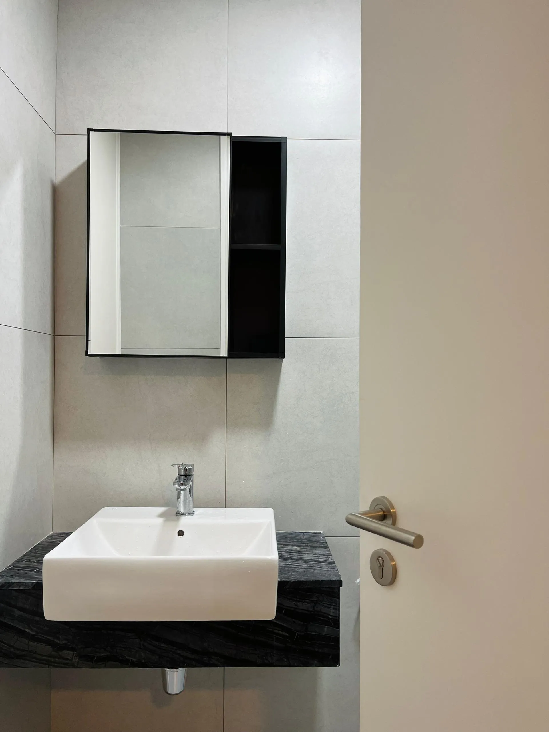 Laurel Residence unit property photo 3