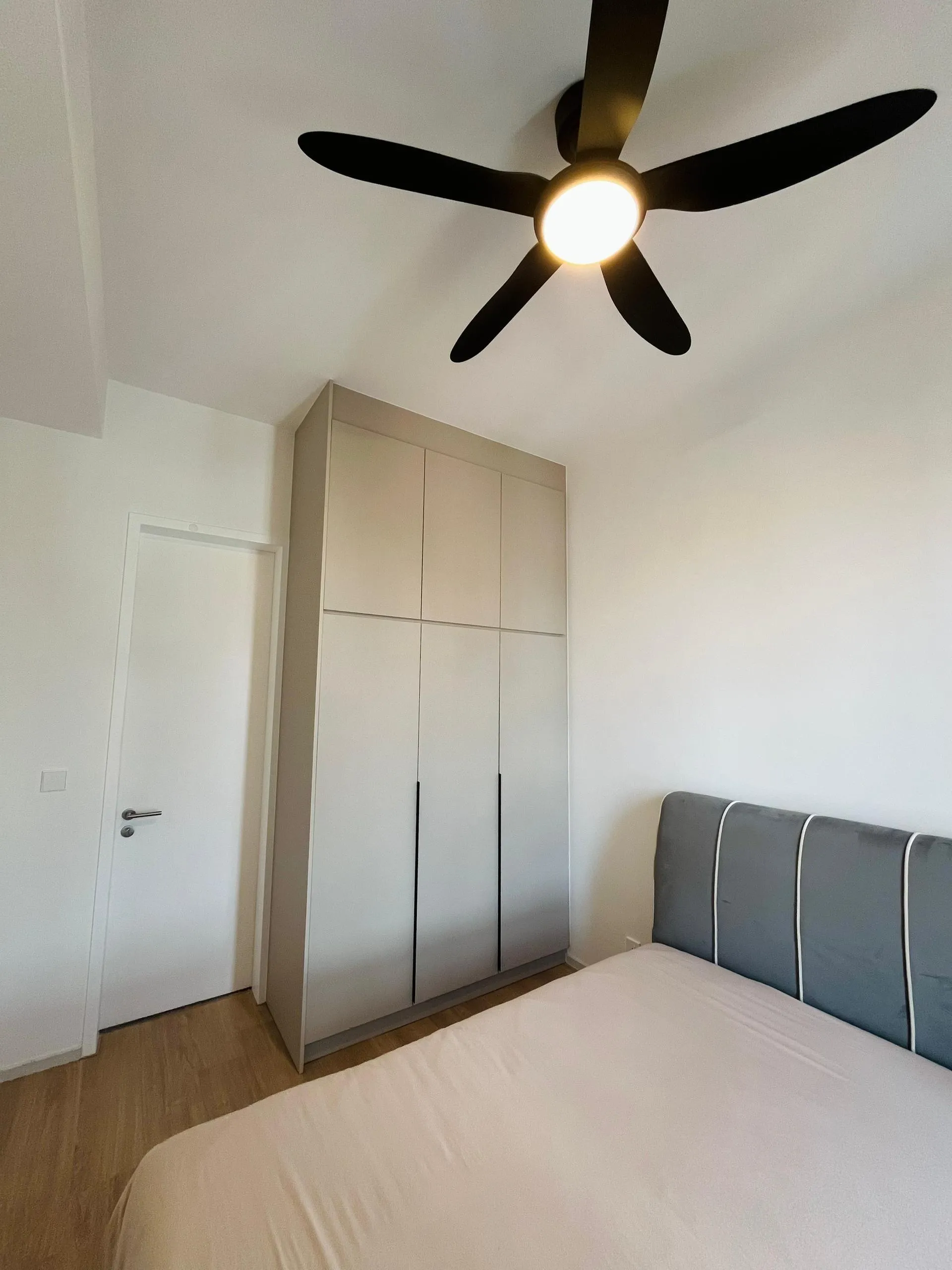 Laurel Residence unit property photo 8
