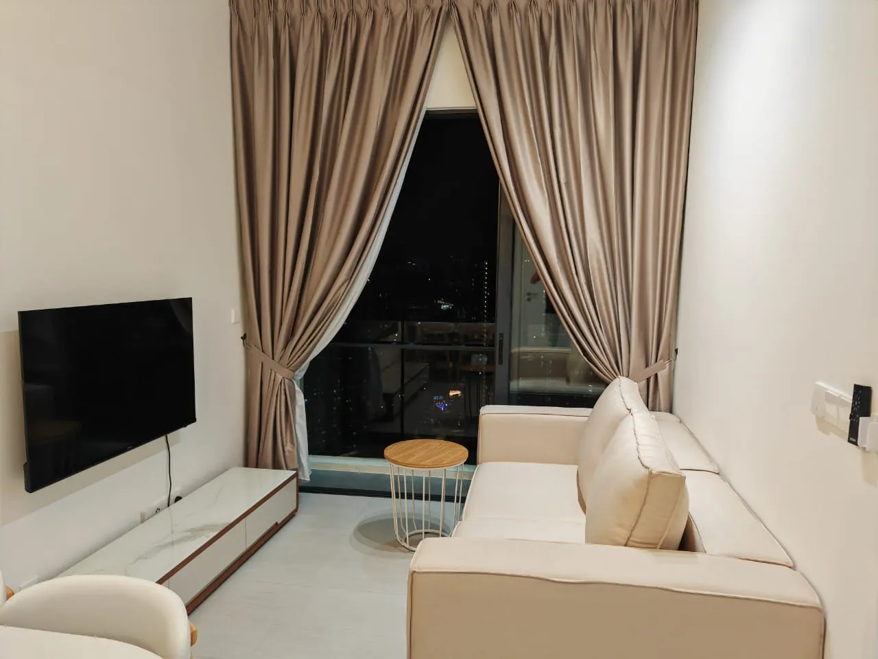 Laurel Residence unit property photo 2