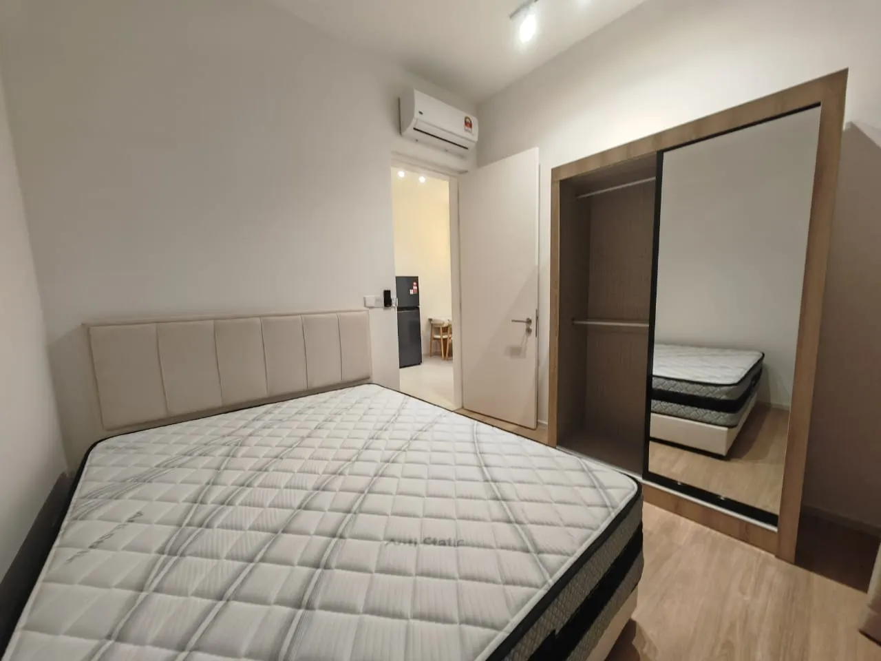 Laurel Residence unit property photo 5