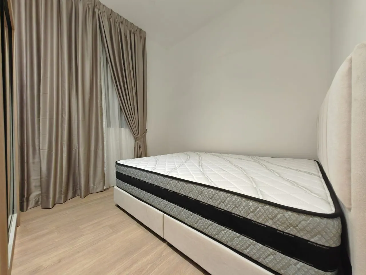 Laurel Residence unit property photo 6