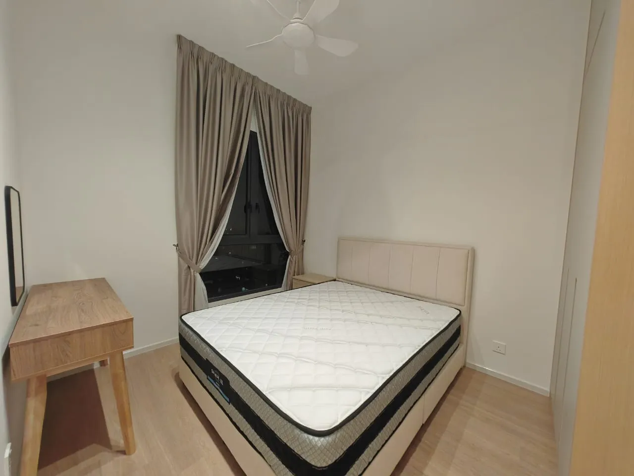 Laurel Residence unit property photo 8