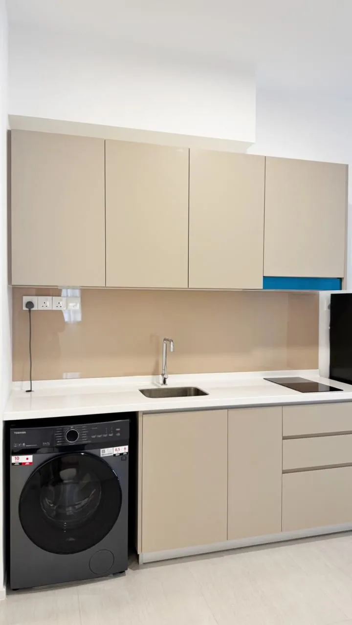 Laurel Residence unit property photo 2