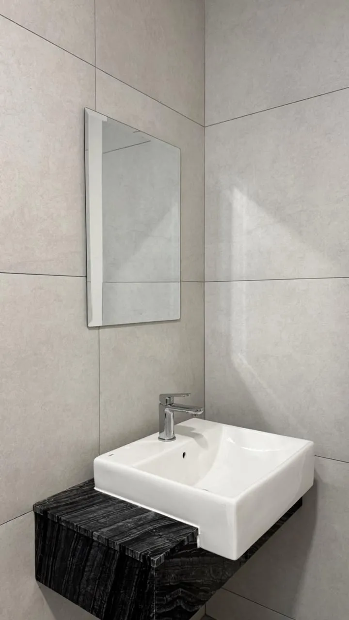 Laurel Residence unit property photo 6