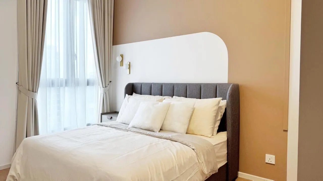 Laurel Residence unit property photo 8