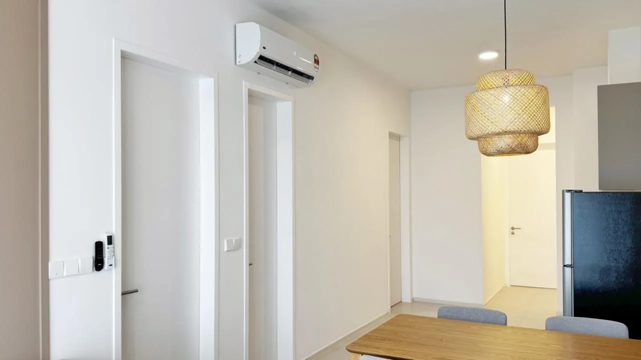 Laurel Residence unit property photo 9