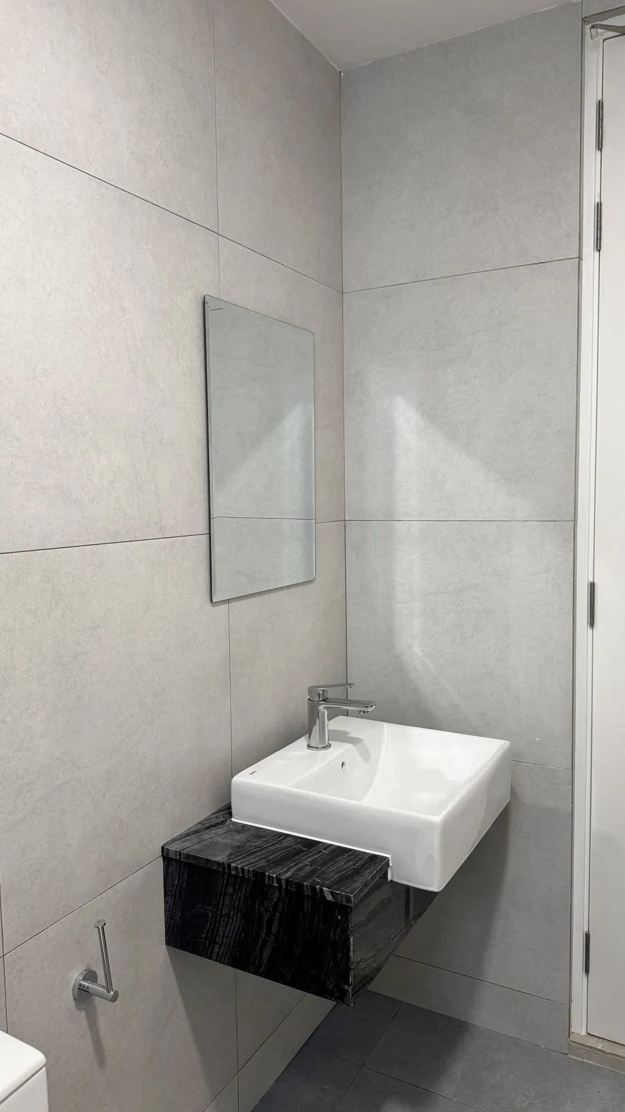 Laurel Residence unit property photo 9