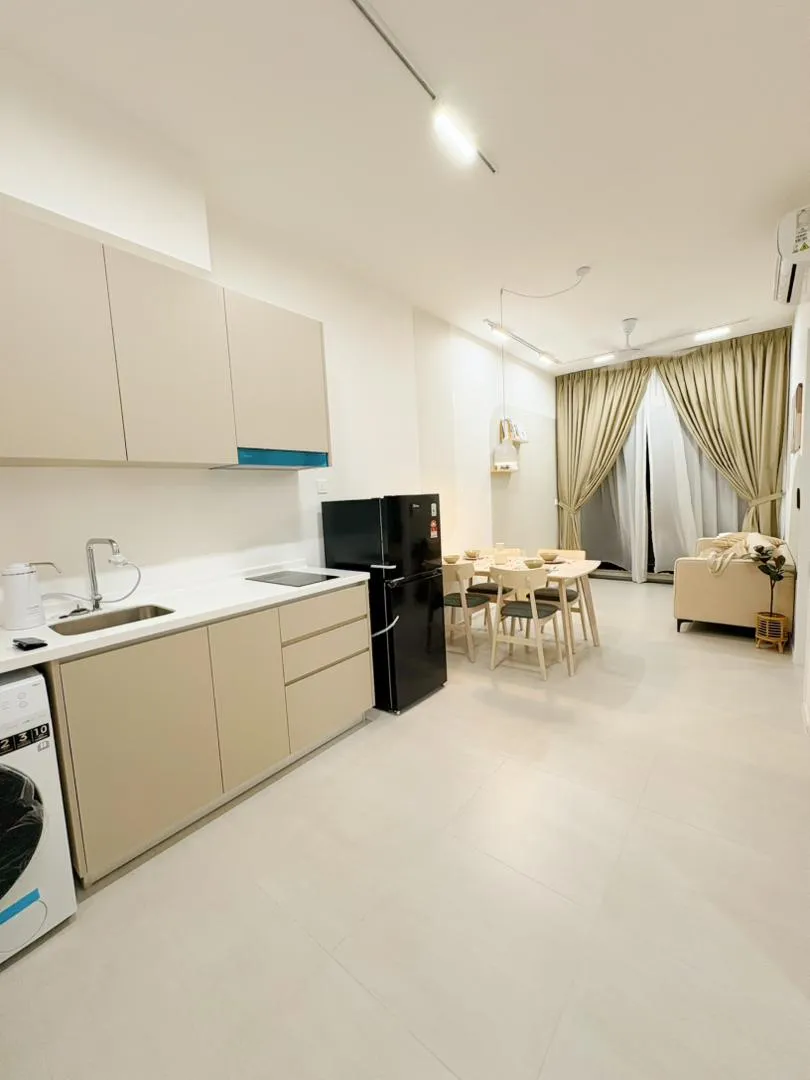 Laurel Residence unit property photo 2