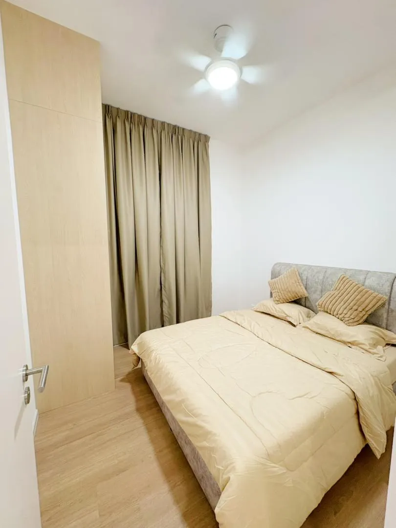 Laurel Residence unit property photo 5