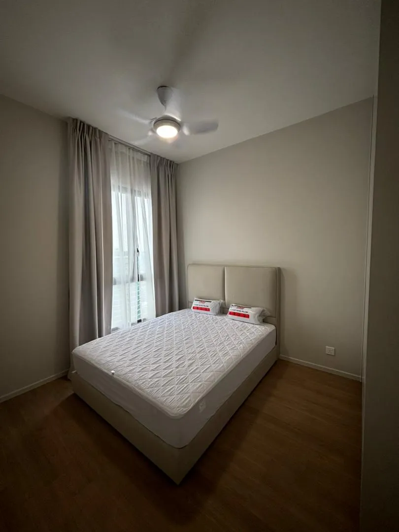 Laurel Residence unit property photo 3