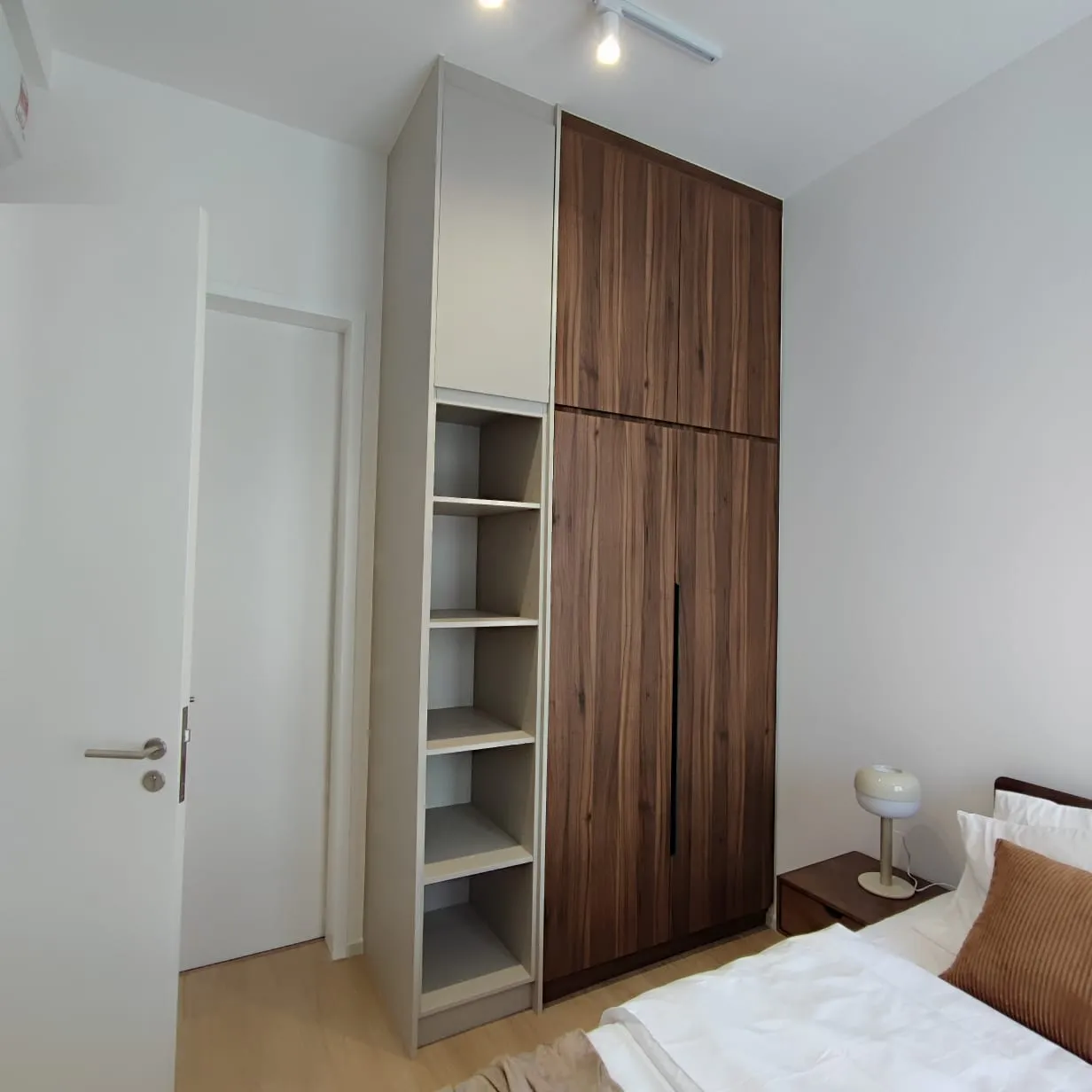 Laurel Residence unit property photo 8
