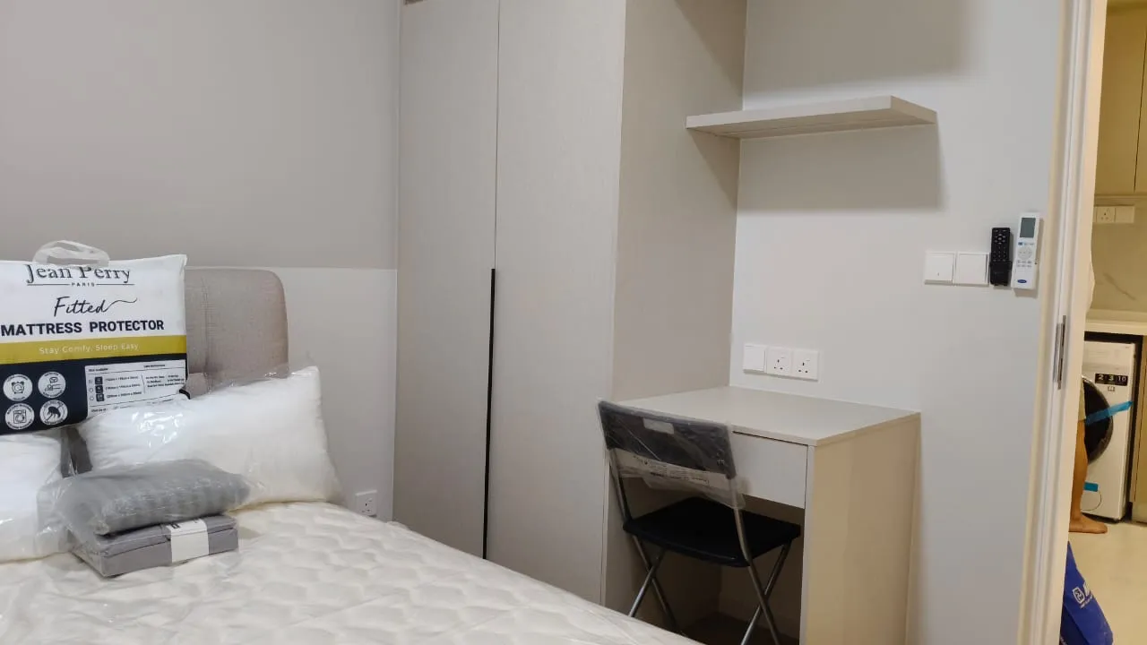 Laurel Residence unit property photo 9