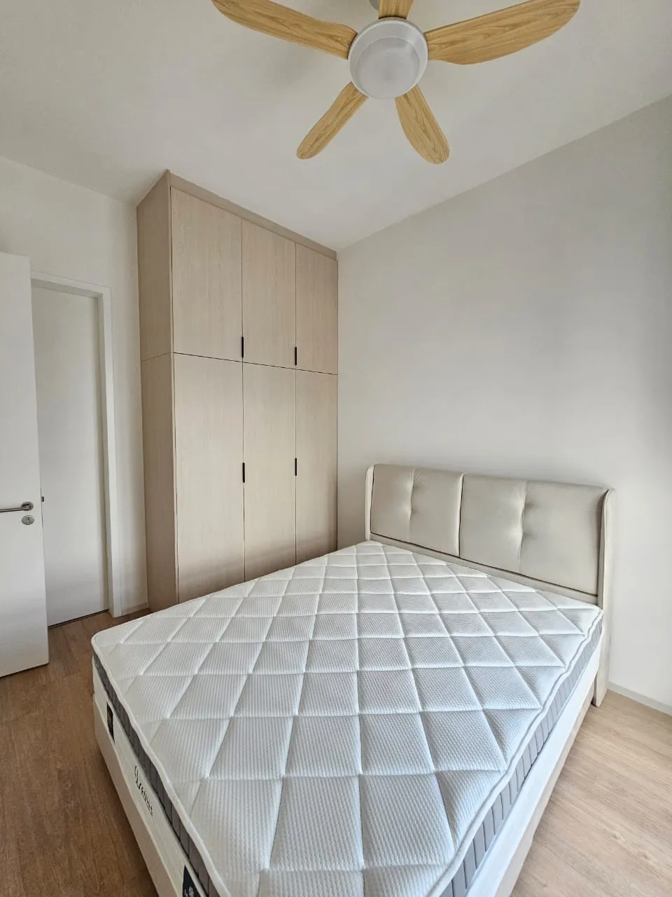 Laurel Residence unit property photo 8