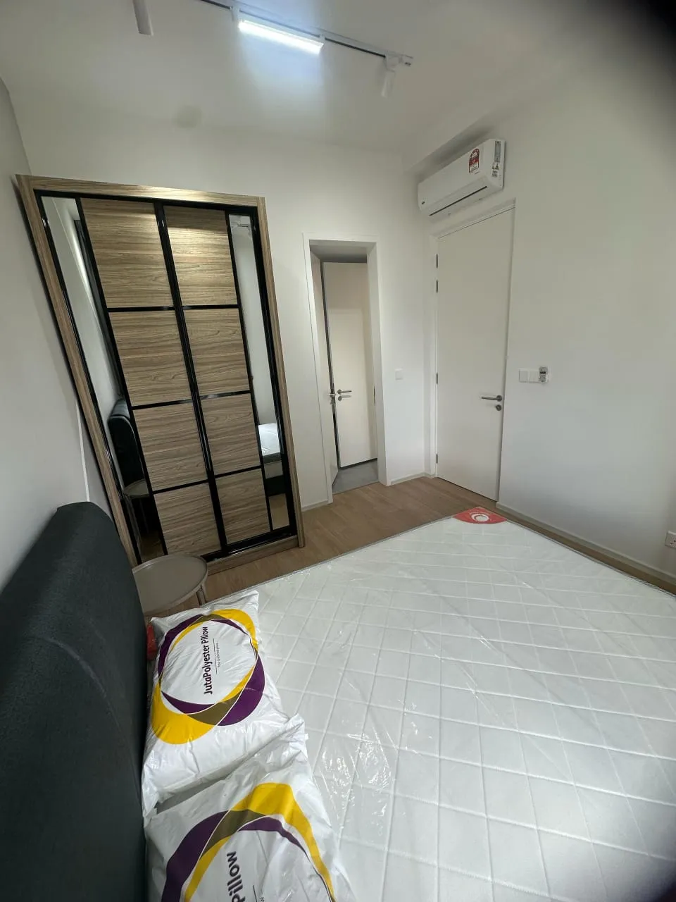 Laurel Residence unit property photo 4