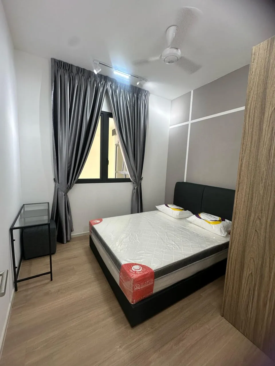 Laurel Residence unit property photo 8